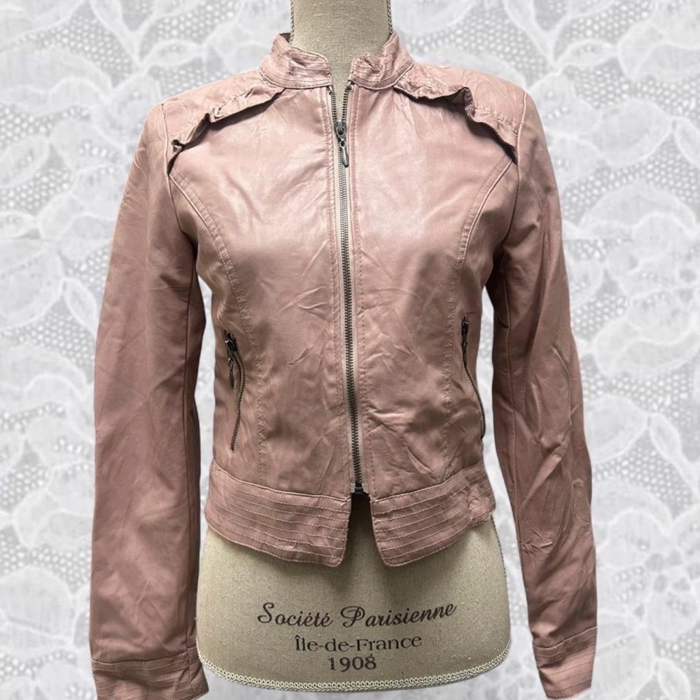 Gorgeous Baby pink 90s vintage leather jacket !! <33